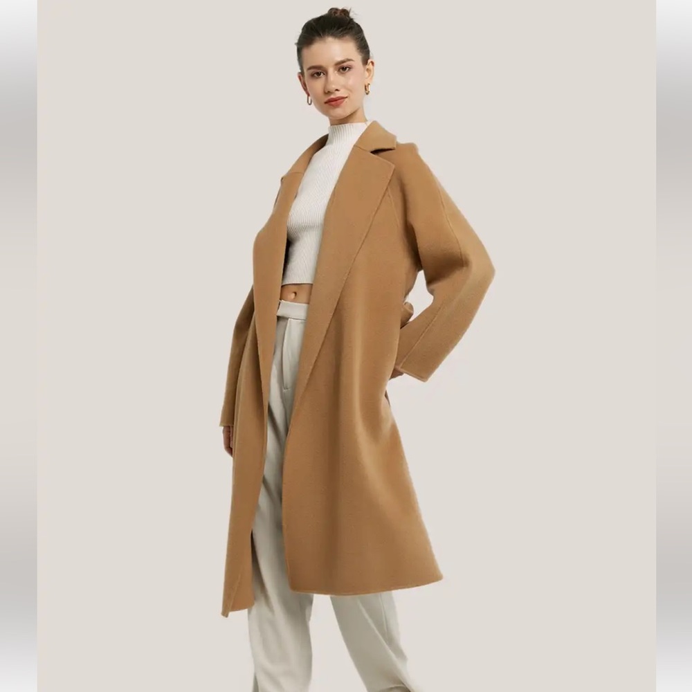 Gentleherd 100% wool coat in camel, size small. Never been worn
